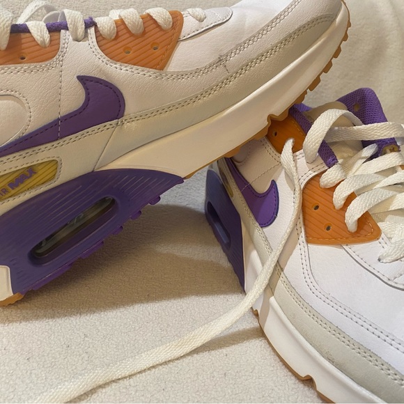 Air max 90- grape color way- size 6.5 men’s, 8 women’s. - Picture 8 of 9